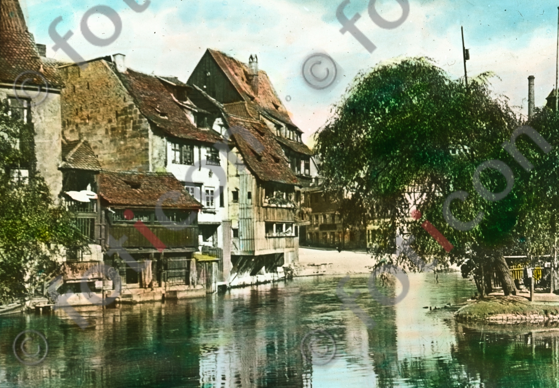 Häuser am Ufer der Pegnitz | Houses on the banks of the Pegnitz (foticon-simon-162-020.jpg)